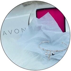 DELICATE BEAUTY INITIAL BRACELET ( T ) - AVON